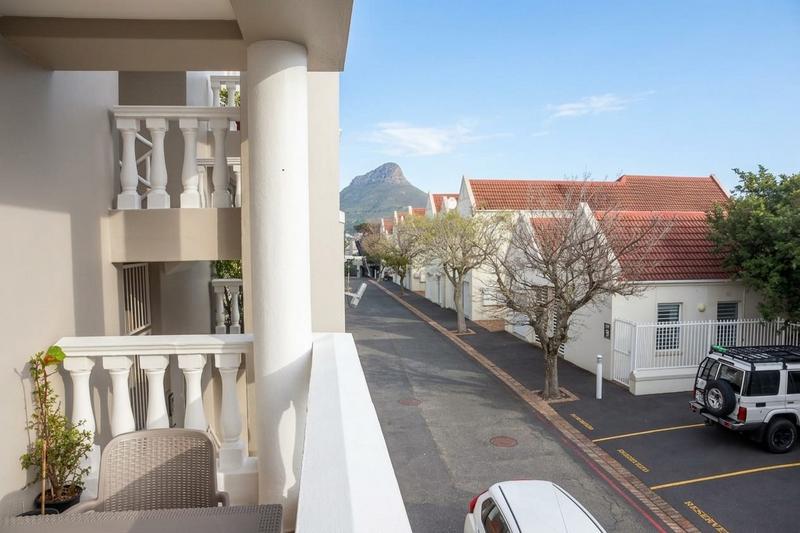 To Let 2 Bedroom Property for Rent in Vredehoek Western Cape